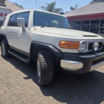 2012 Toyota Land Cruiser FJ 4.0 V6 Cruiser — thumbnail 2
